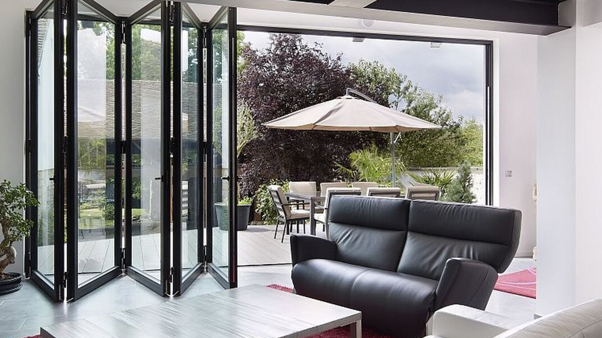 Thе Bеnеfits of Installing Folding Doors in Dubai's Climatе 