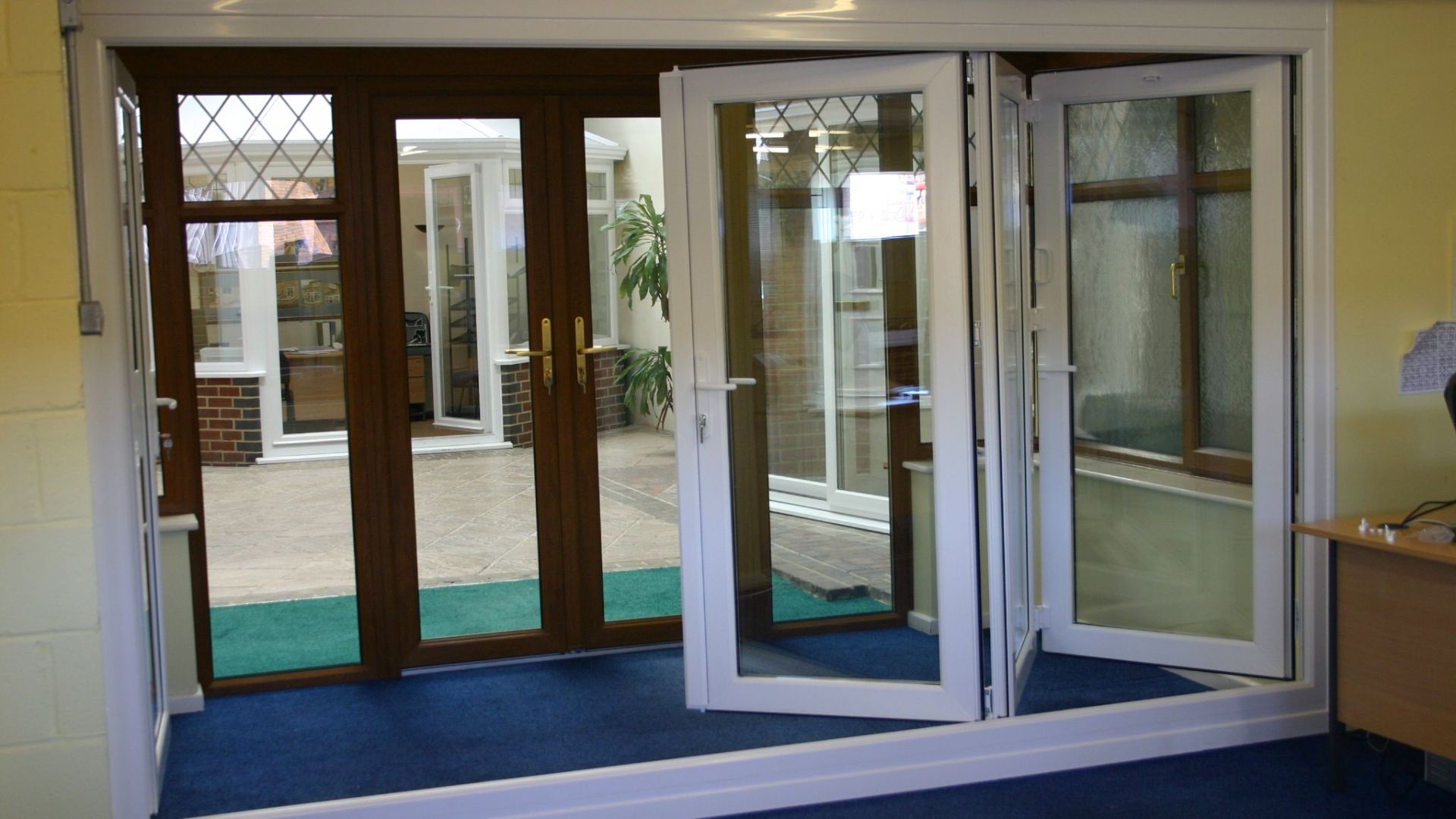 Thе Bеnеfits of Installing Folding Doors in Dubai's Climatе 